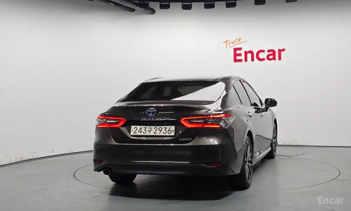 Фото 4 - Toyota Camry