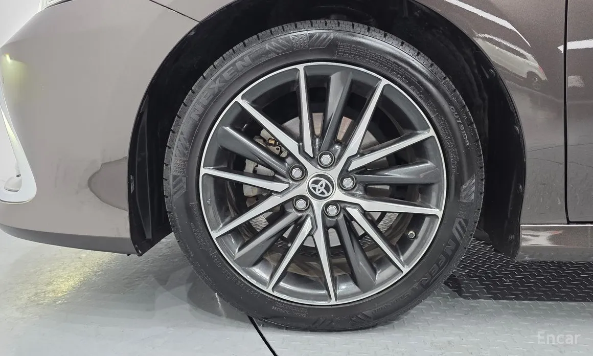 Фото 5 - Toyota Camry