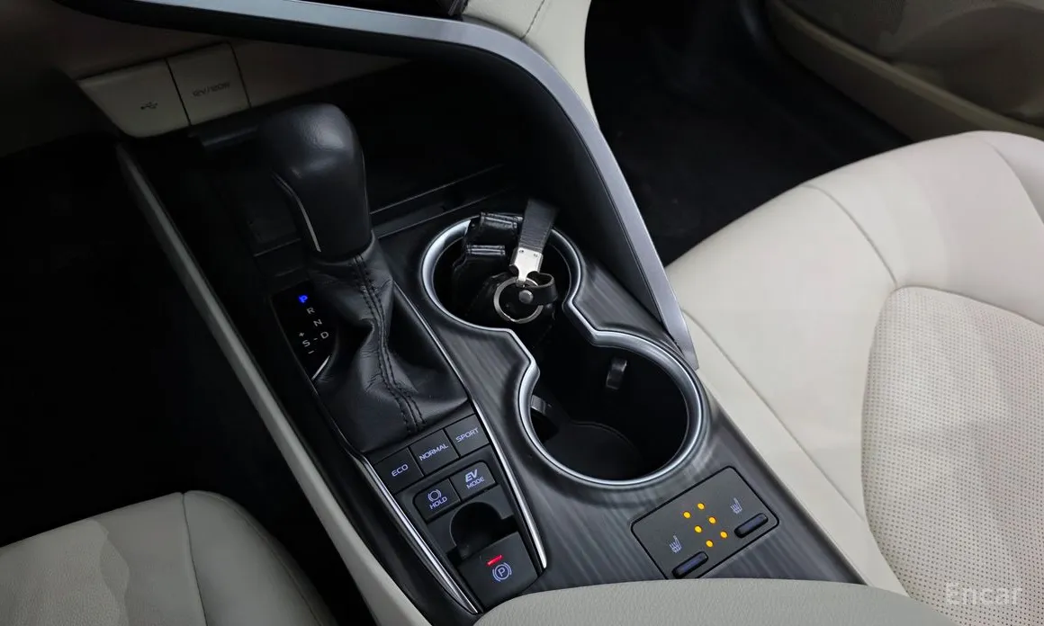 Фото 9 - Toyota Camry