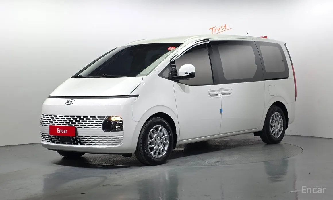 Фото 1 - Hyundai Staria