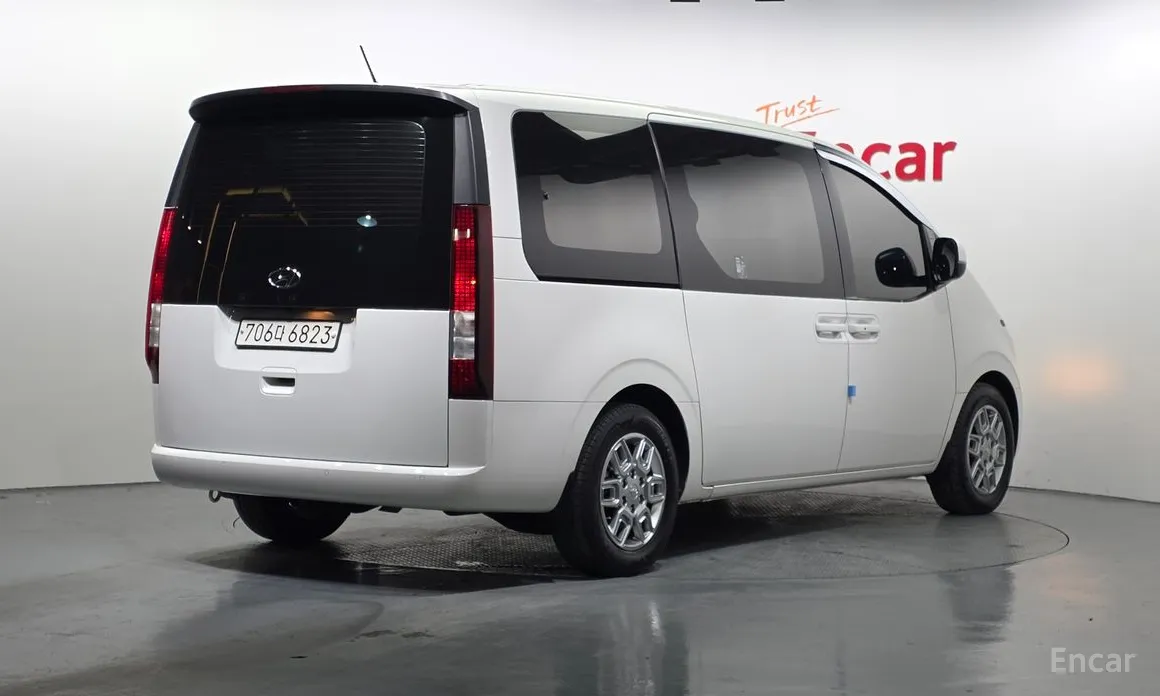 Фото 2 - Hyundai Staria