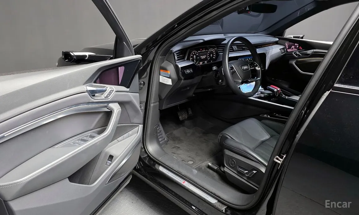 Фото 10 - Audi e-tron