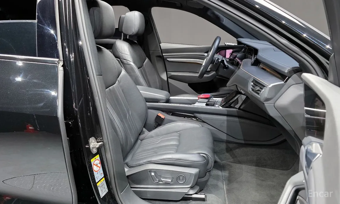 Фото 11 - Audi e-tron