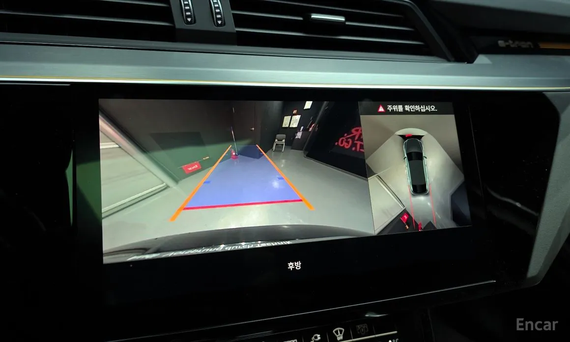 Фото 15 - Audi e-tron