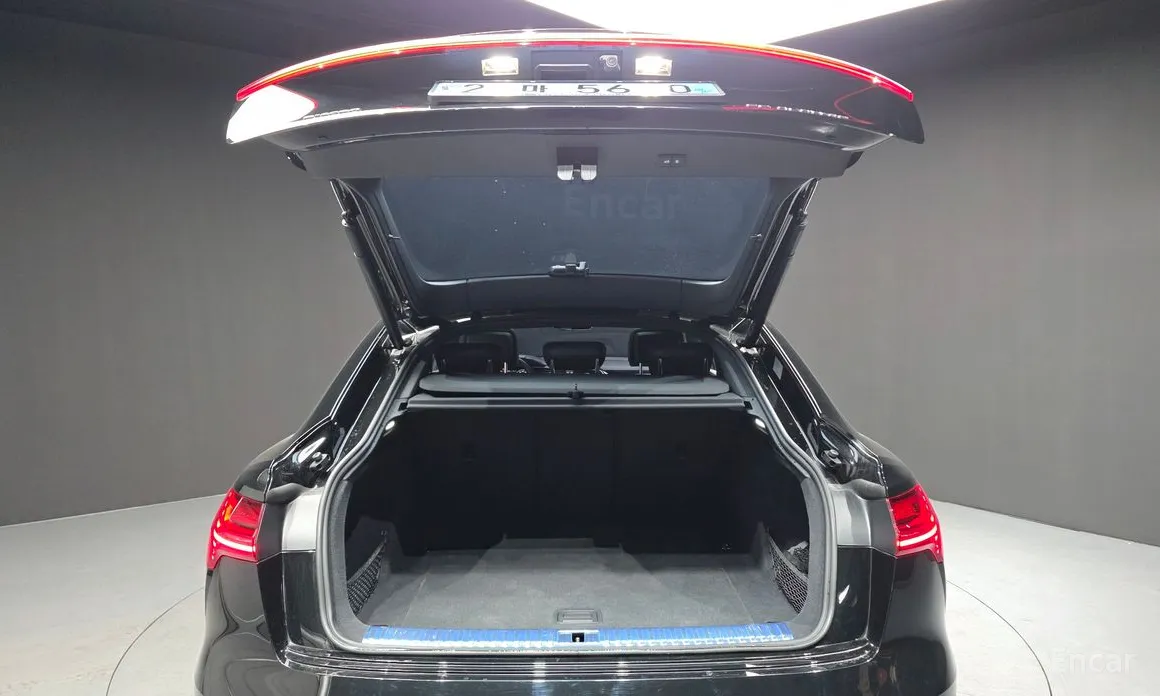 Фото 20 - Audi e-tron