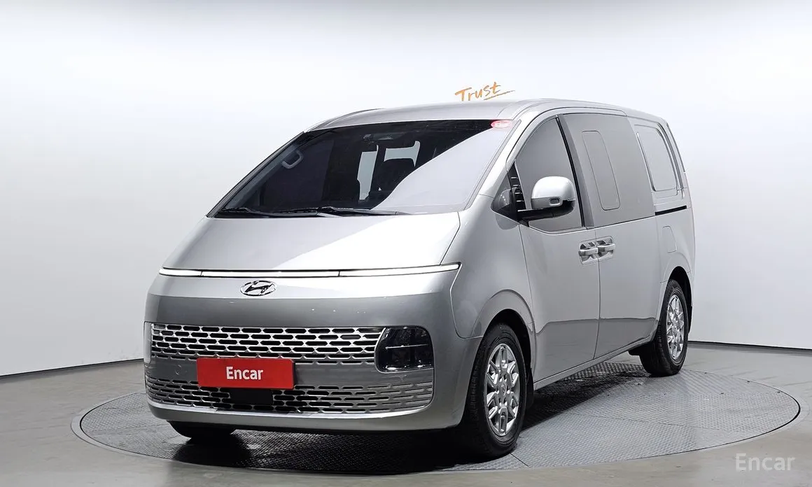 Фото 1 - Hyundai Staria