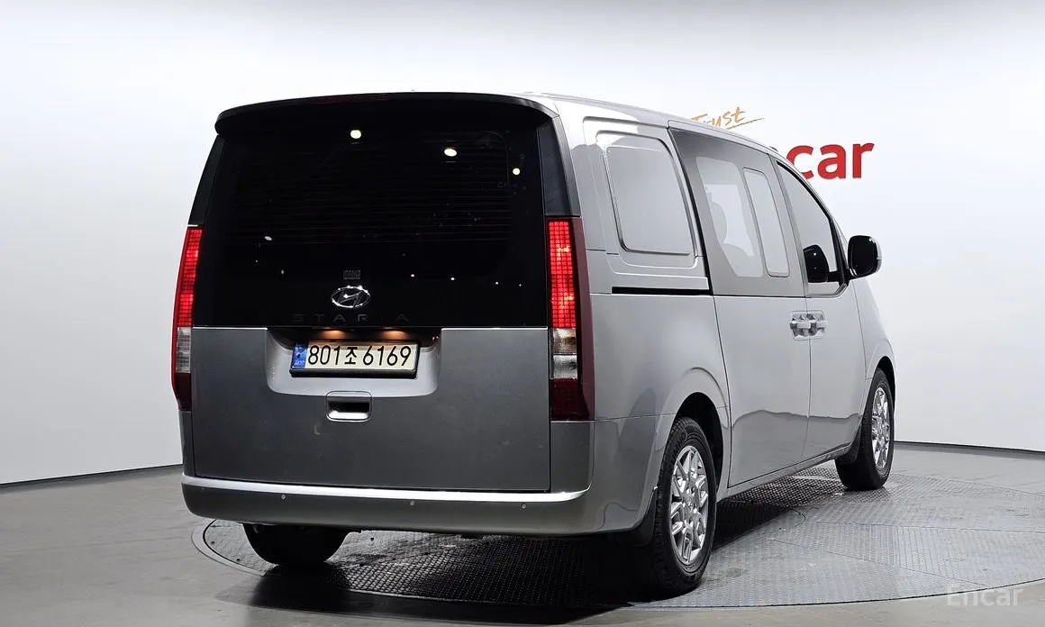 Фото 2 - Hyundai Staria