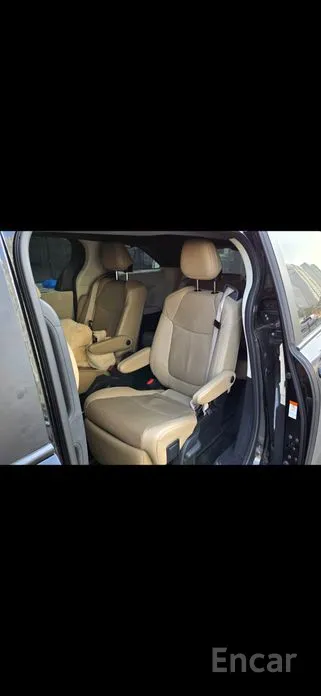 Фото 1 - Toyota Sienna