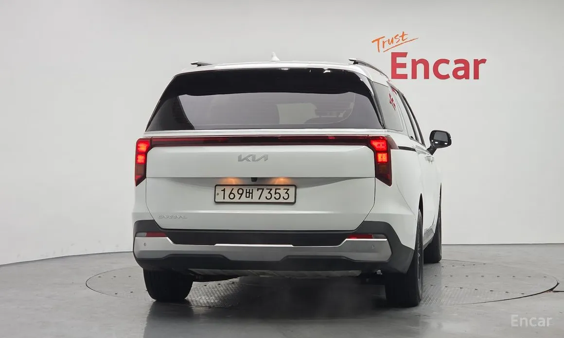 Фото 4 - Kia Carnival