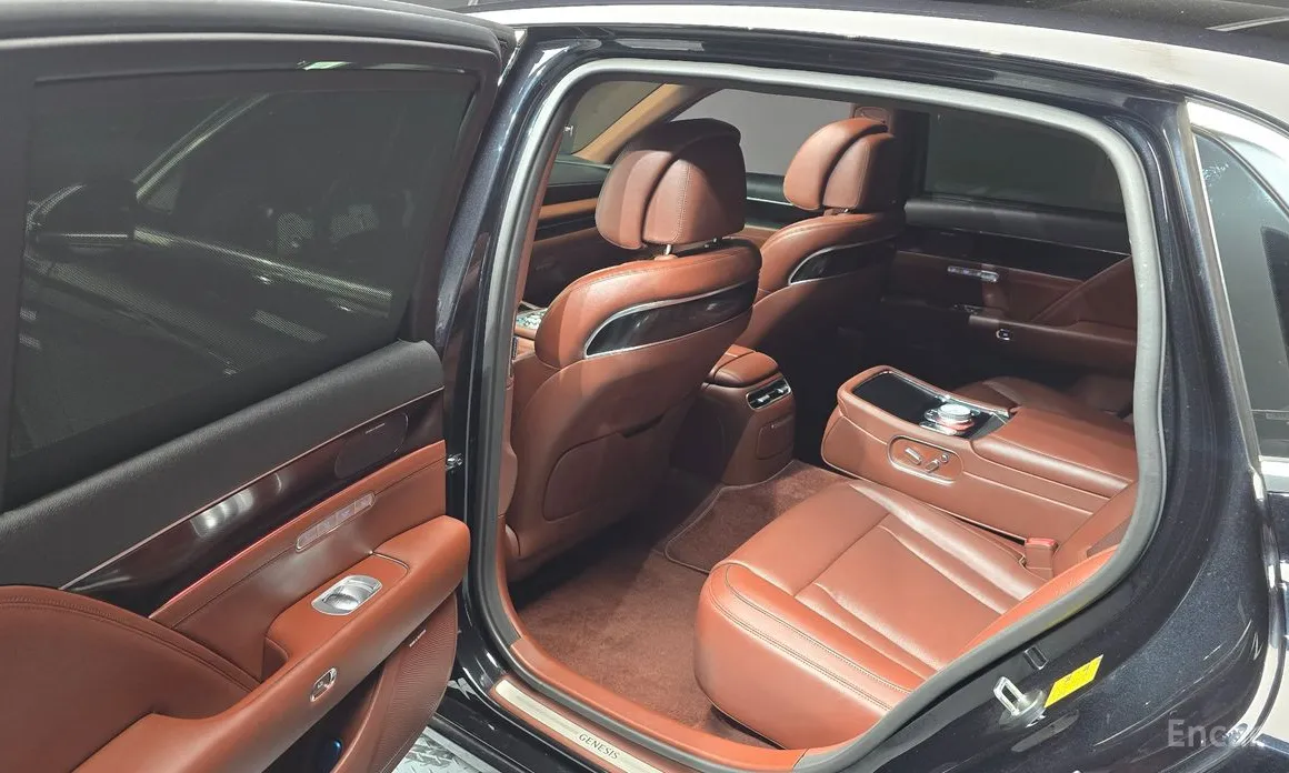 Фото 11 - Genesis G90