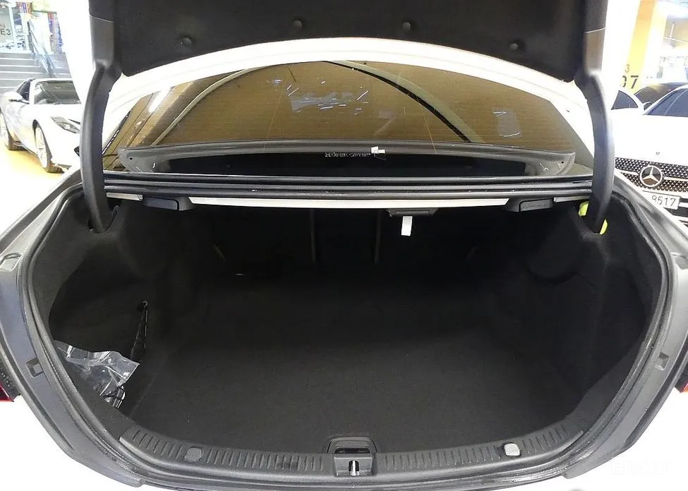 Фото 4 - Mercedes-Benz E-Class
