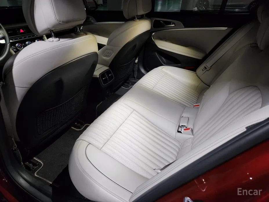 Фото 11 - Genesis G70