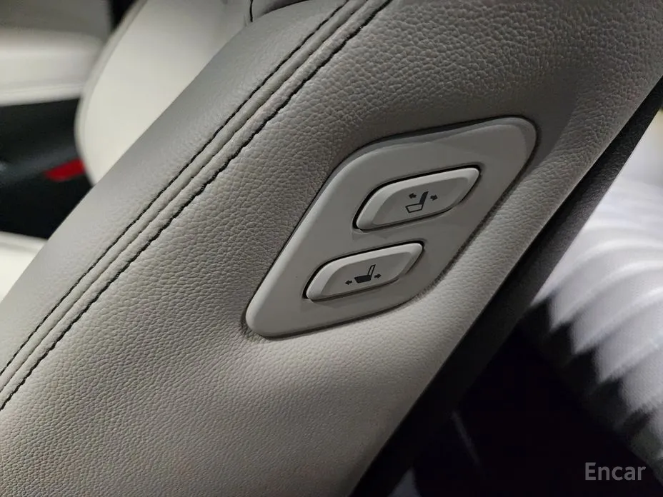 Фото 12 - Genesis G70