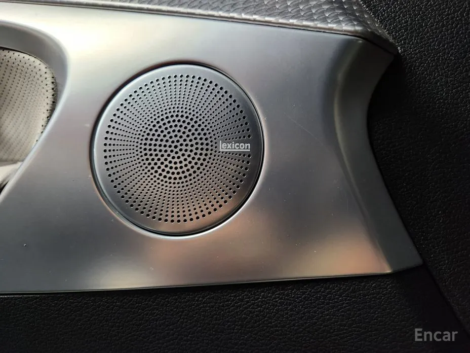 Фото 18 - Genesis G70