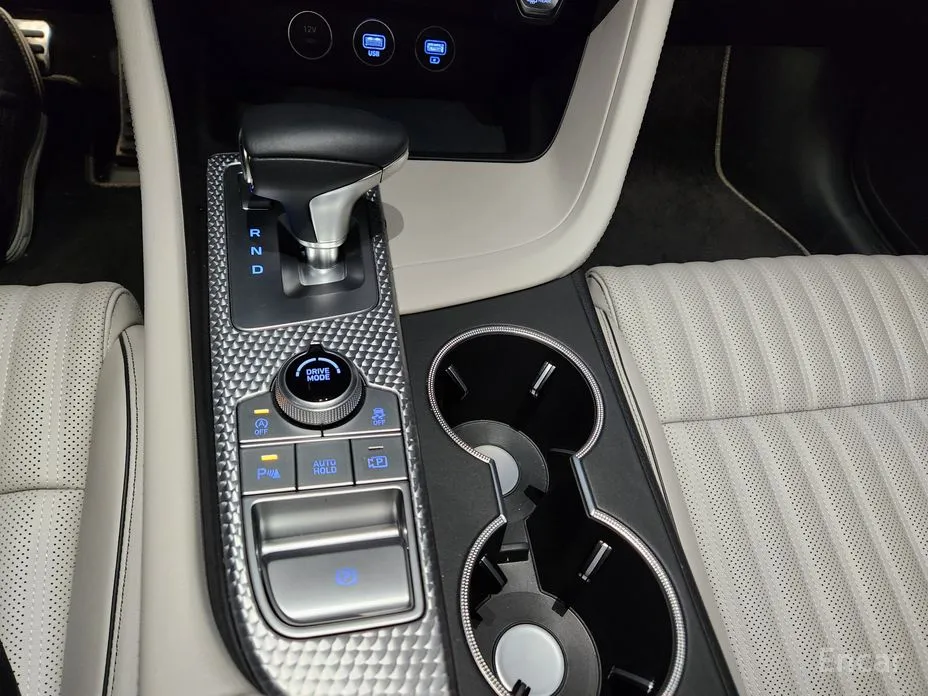 Фото 7 - Genesis G70