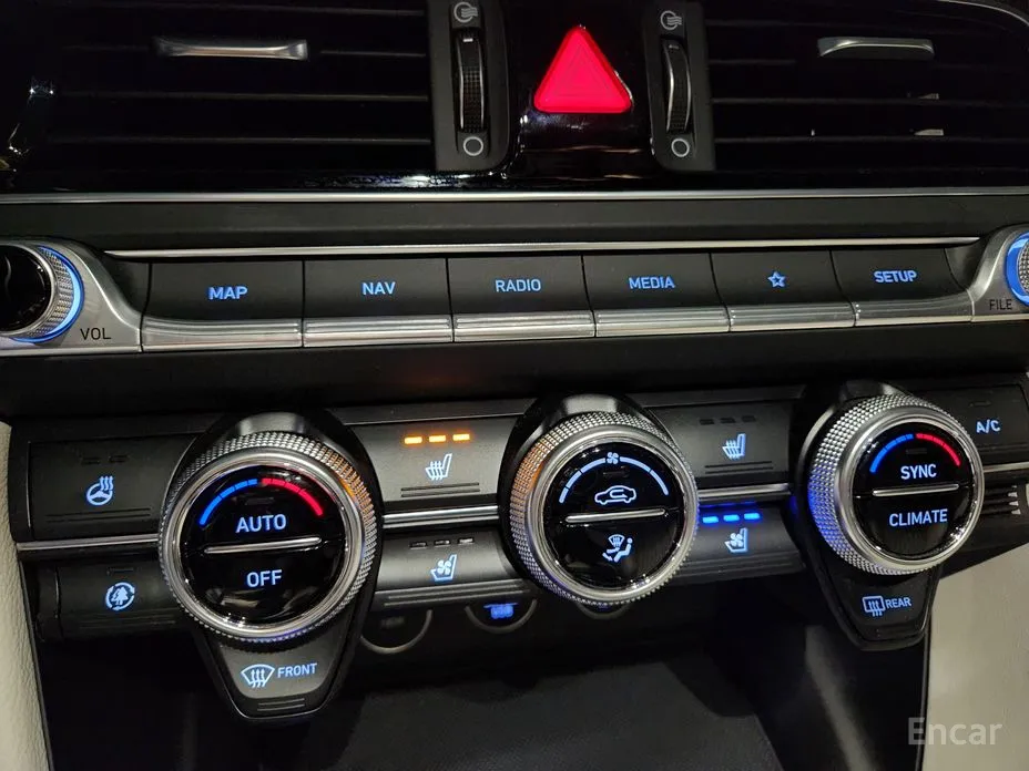 Фото 8 - Genesis G70