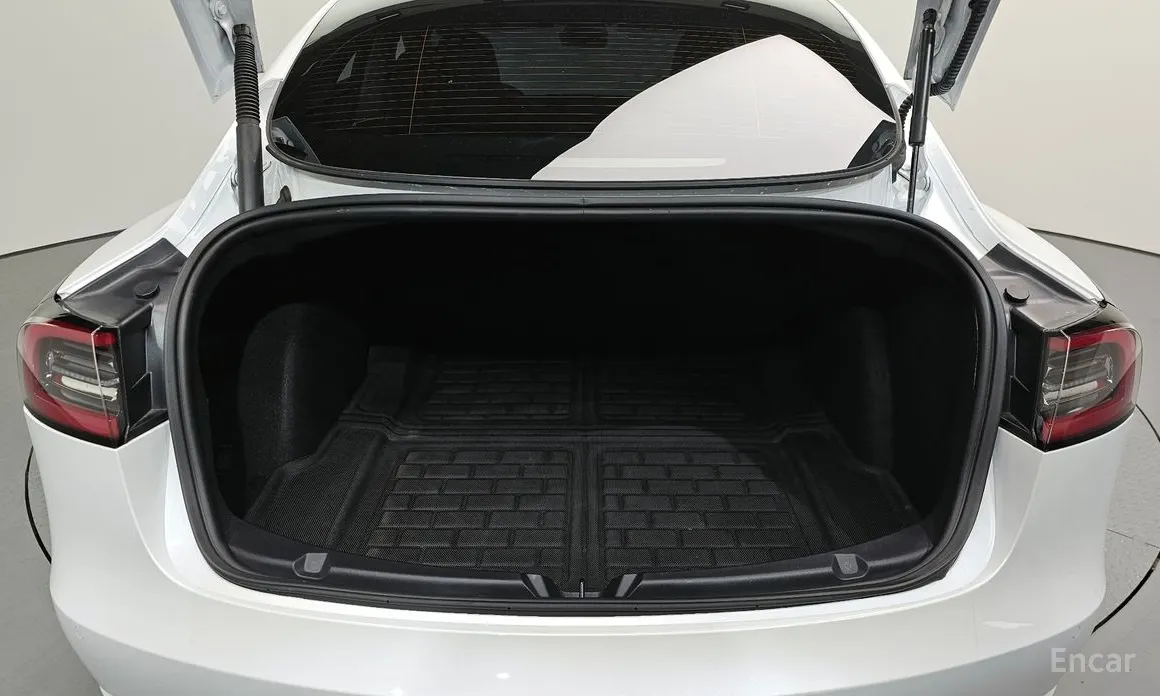 Фото 20 - Tesla Model 3