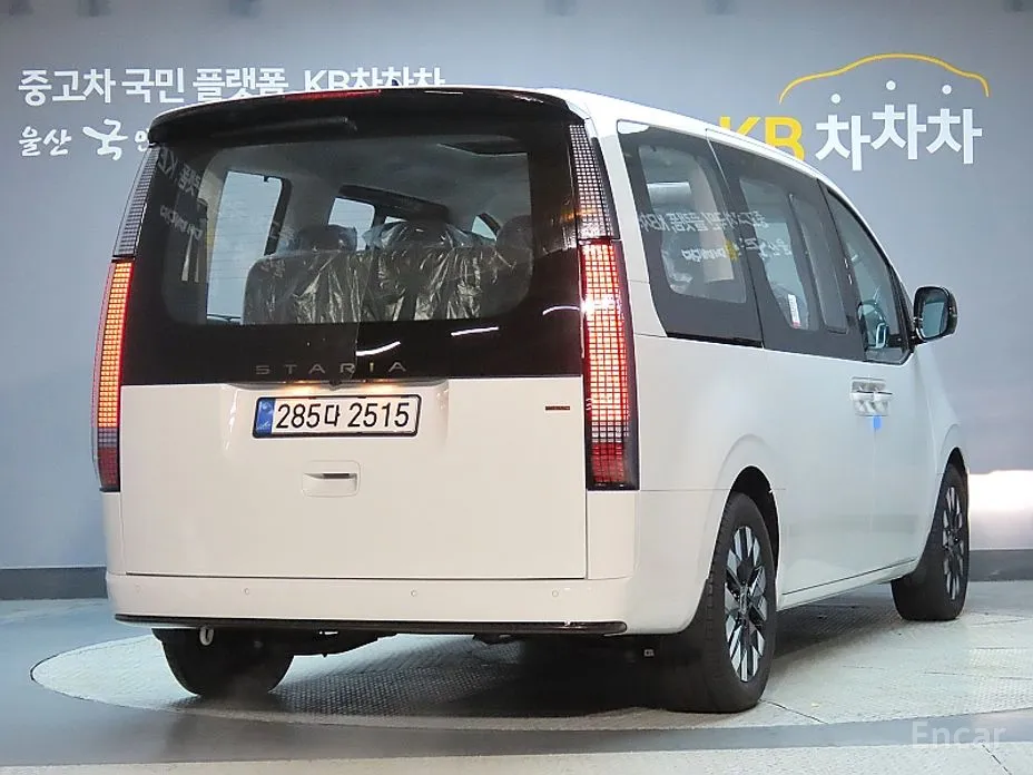 Фото 2 - Hyundai Staria