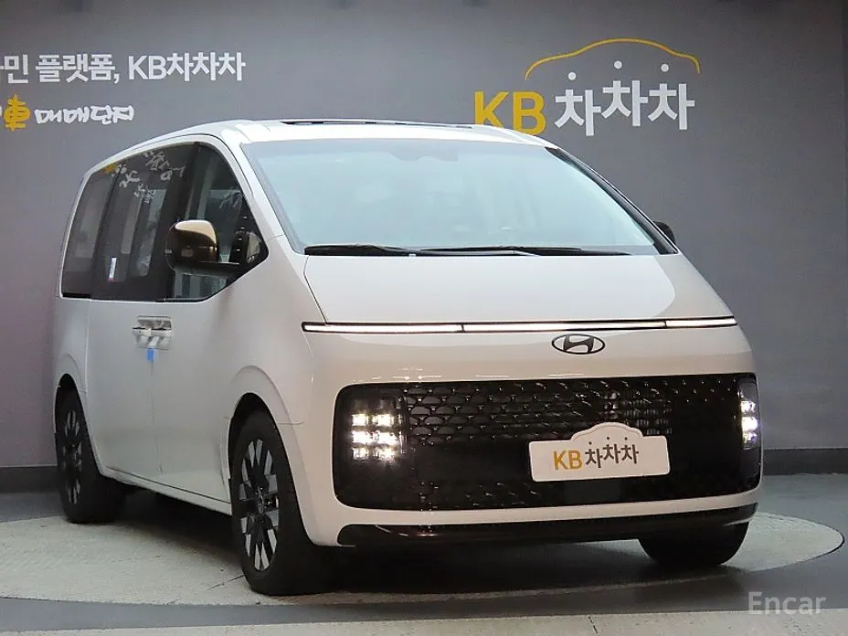 Фото 3 - Hyundai Staria