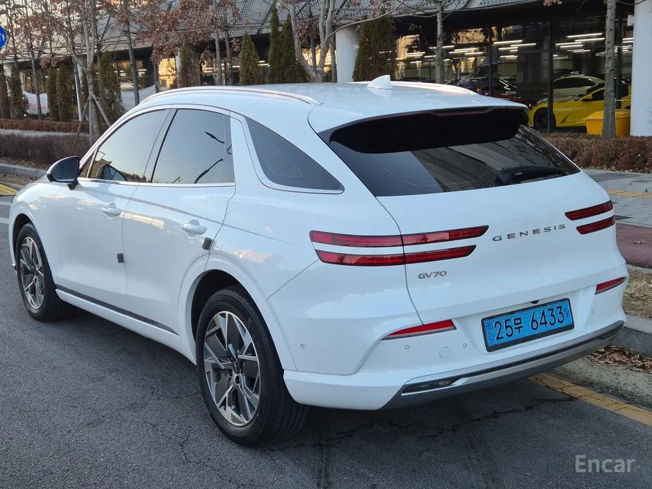 Фото 5 - Genesis GV70