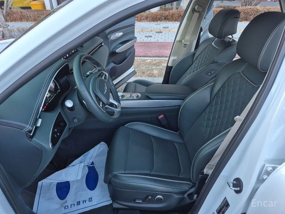 Фото 7 - Genesis GV70