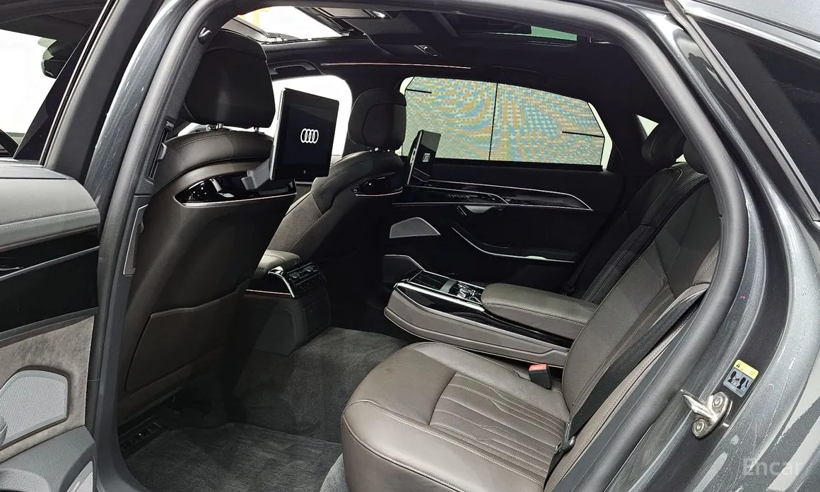 Фото 12 - Audi A8