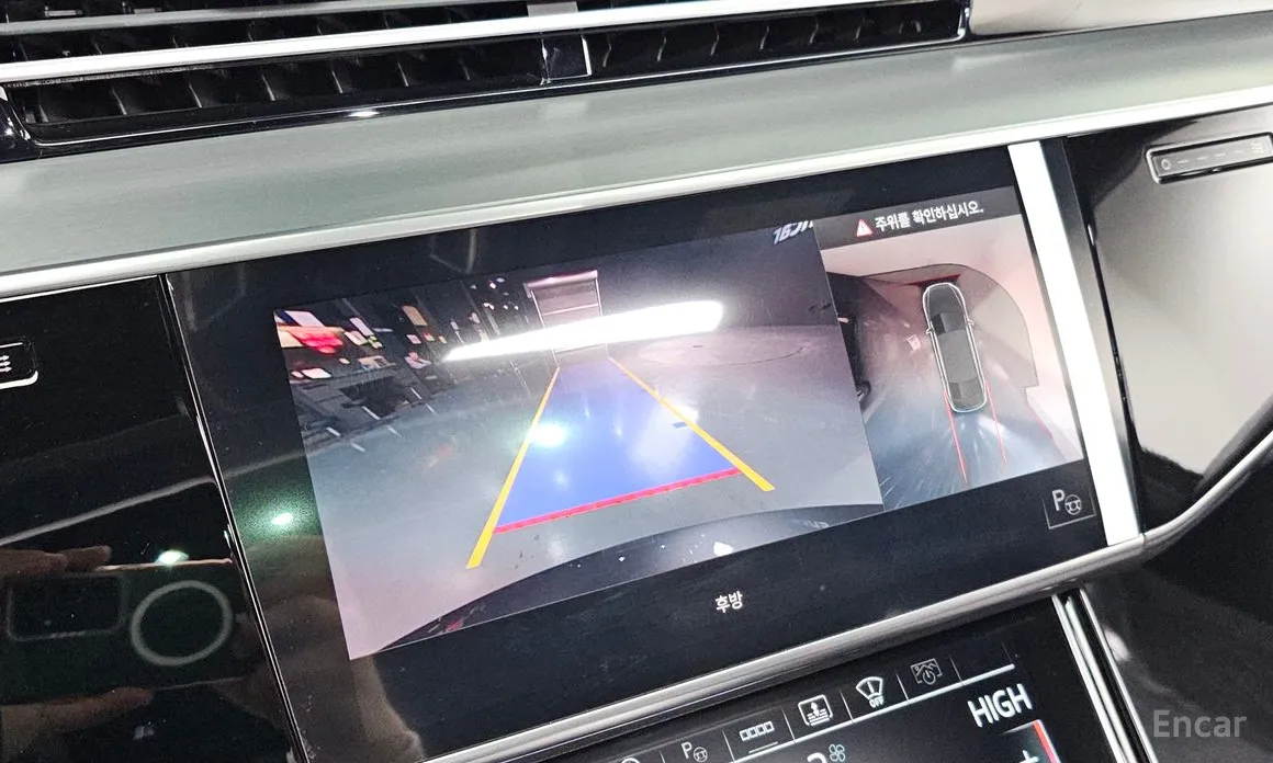 Фото 16 - Audi A8