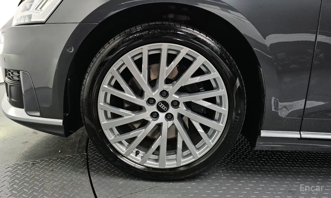 Фото 5 - Audi A8