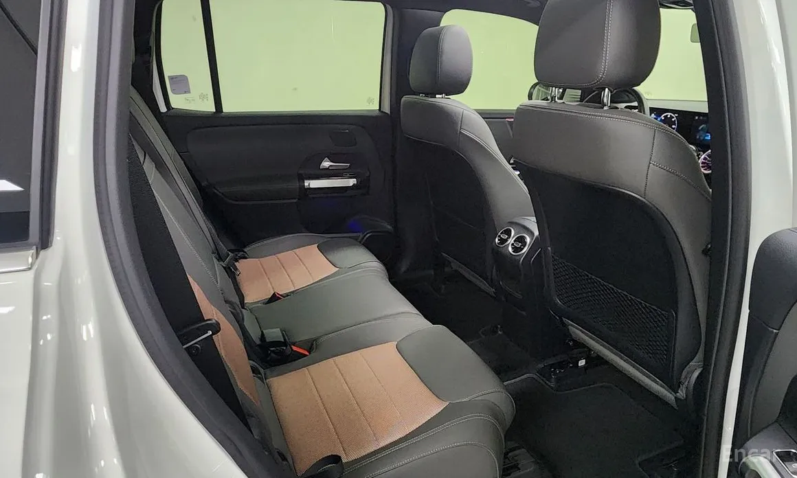 Фото 10 - Mercedes-Benz EQB