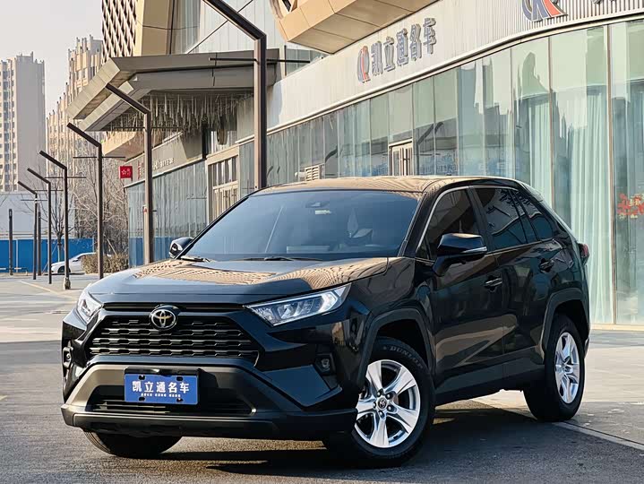 Фото 1 - Toyota RAV4