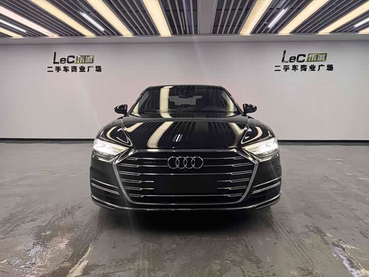 Фото 2 - Audi A8