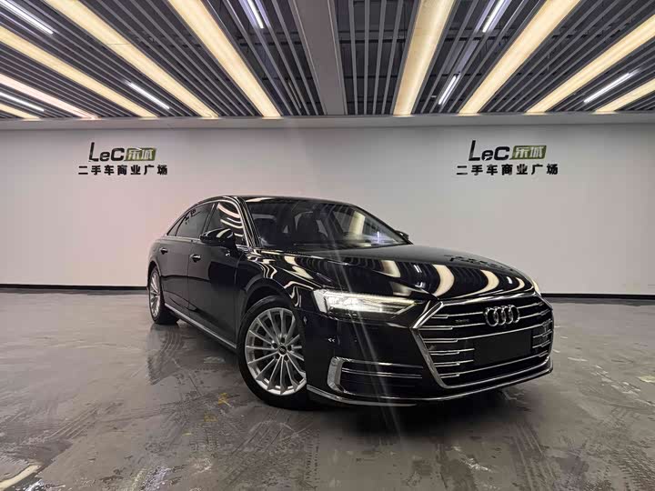 Фото 3 - Audi A8
