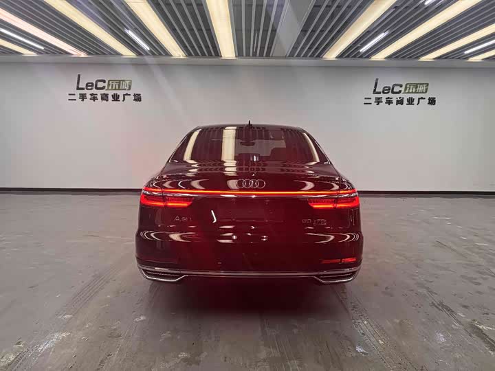 Фото 4 - Audi A8