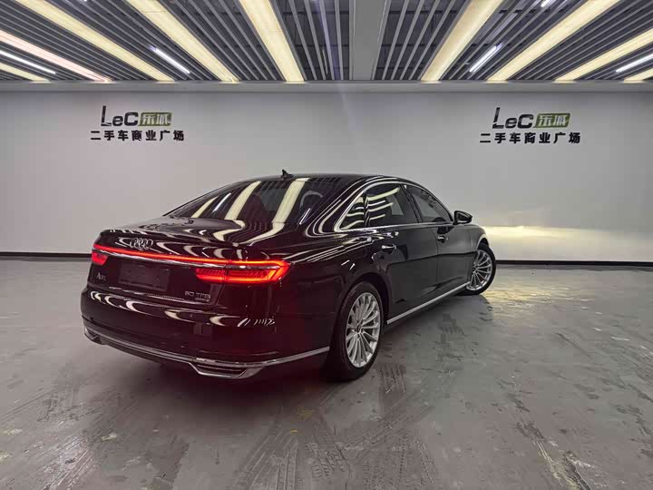 Фото 5 - Audi A8