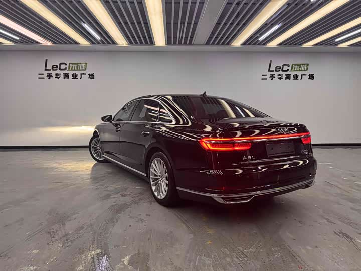 Фото 6 - Audi A8