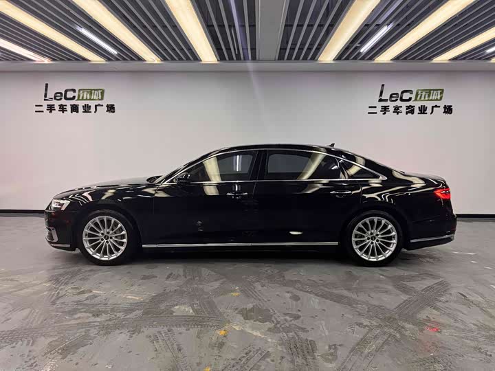 Фото 7 - Audi A8