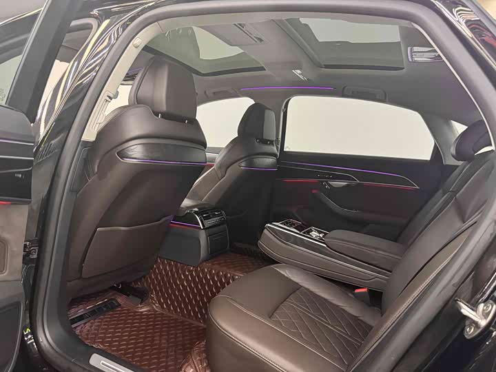 Фото 9 - Audi A8