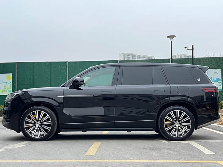 Фото 3 - Denza N9