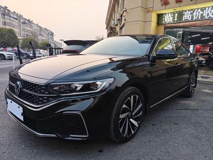 Фото 1 - Volkswagen Passat