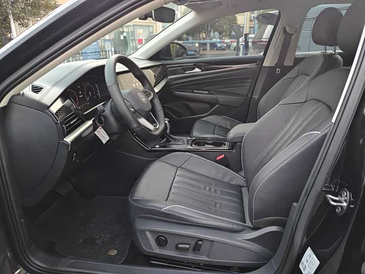 Фото 8 - Volkswagen Passat