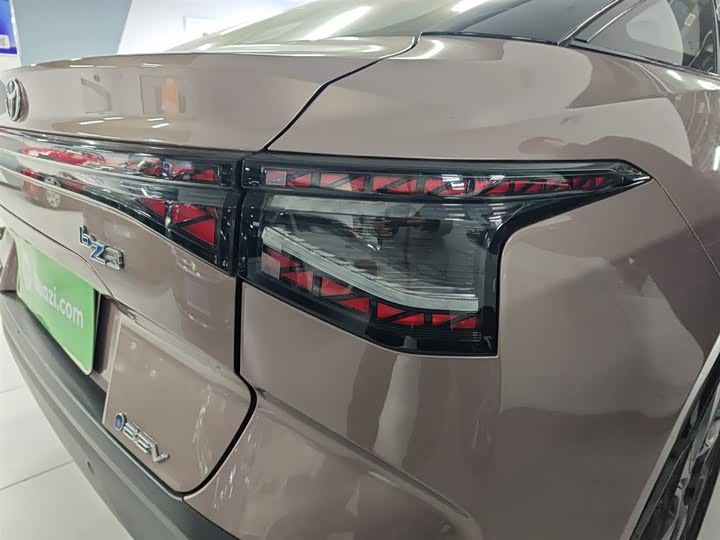 Фото 8 - Toyota bZ3