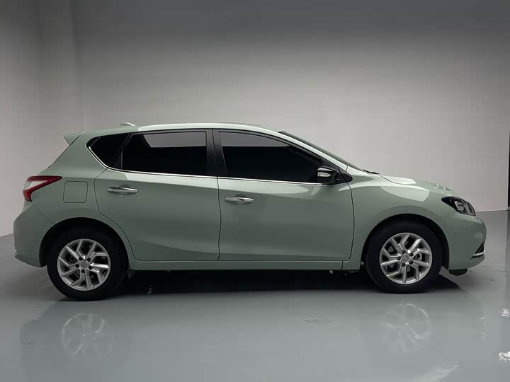 Фото 4 - Nissan Tiida