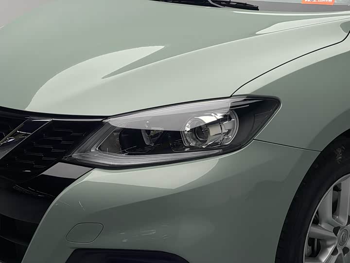 Фото 6 - Nissan Tiida