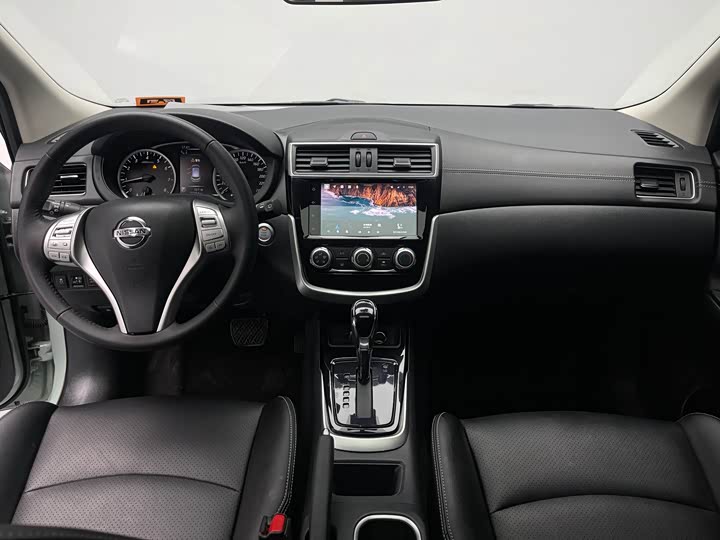 Фото 7 - Nissan Tiida