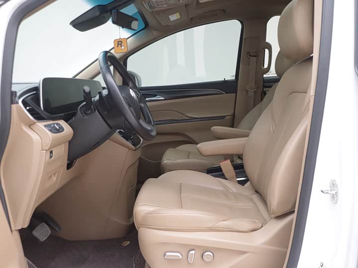 Фото 7 - Buick GL8 ES