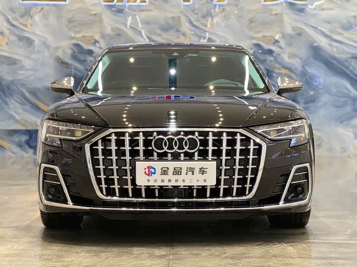 Фото 2 - Audi A8