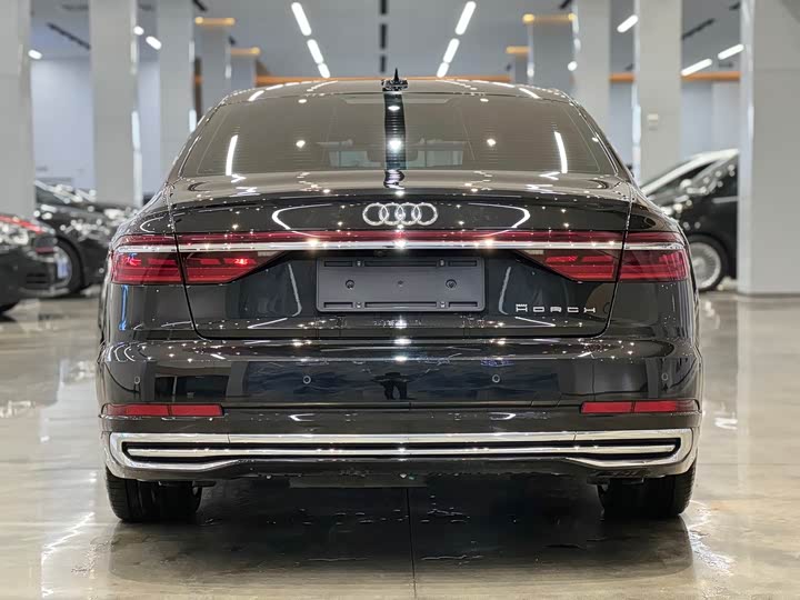 Фото 5 - Audi A8