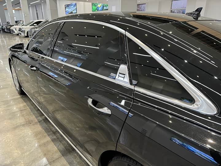 Фото 9 - Audi A8