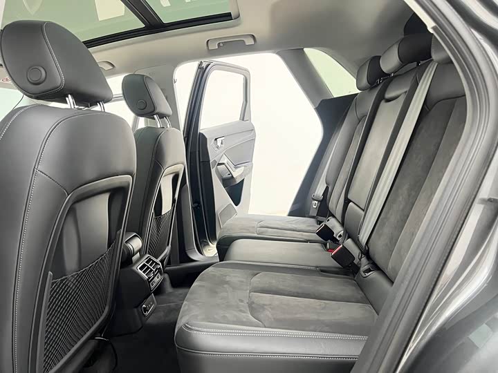 Фото 8 - Audi Q3