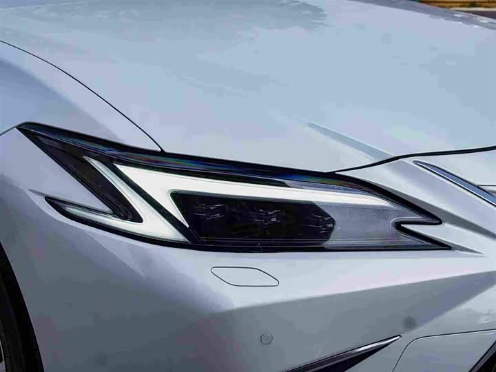 Фото 6 - Lexus ES